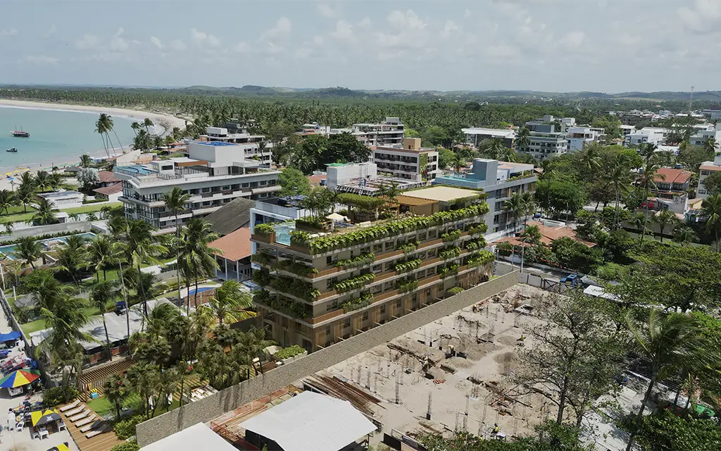 Fachada com paisagismo e irrigação automática Gloria del Mare
