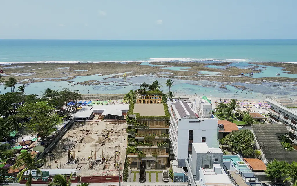 Fachada com paisagismo e irrigação automática Gloria del Mare